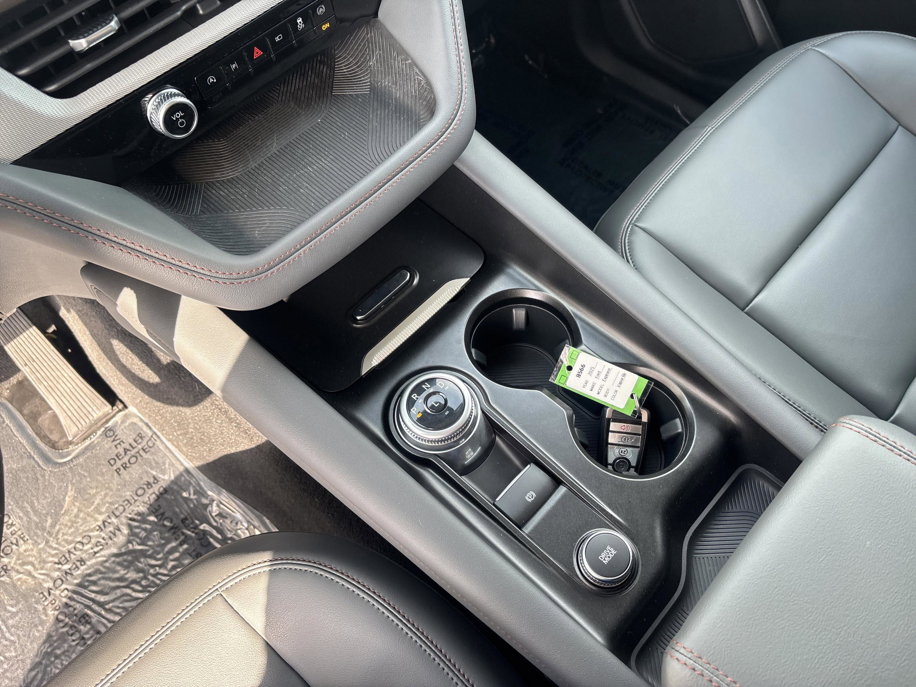 Used 2025 Ford Explorer Active w/ Active Comfort Package image 13