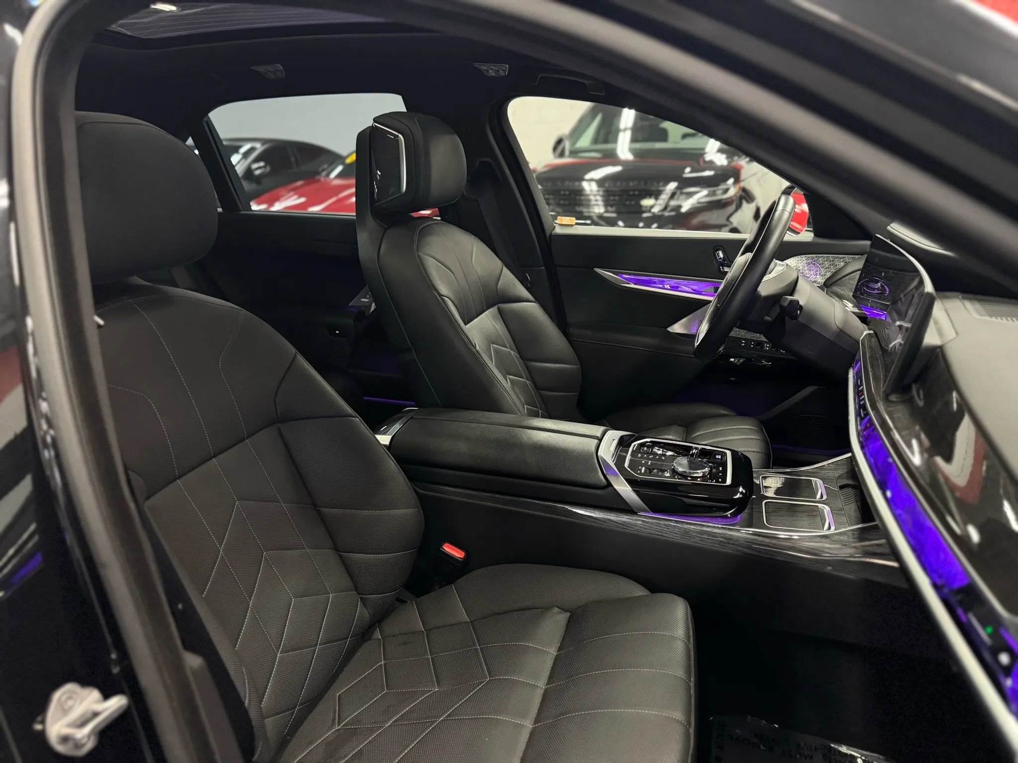 Used 2024 BMW i7 xDrive60 w/ Executive Package image 34