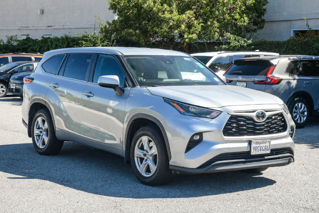 Certified 2023 Toyota Highlander LE AWD/4WD image 3