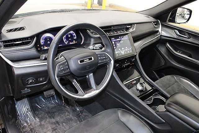 Used 2023 Jeep Grand Cherokee Altitude image 17