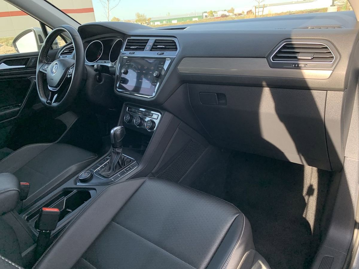 Used 2021 Volkswagen Tiguan SE AWD/4WD image 29