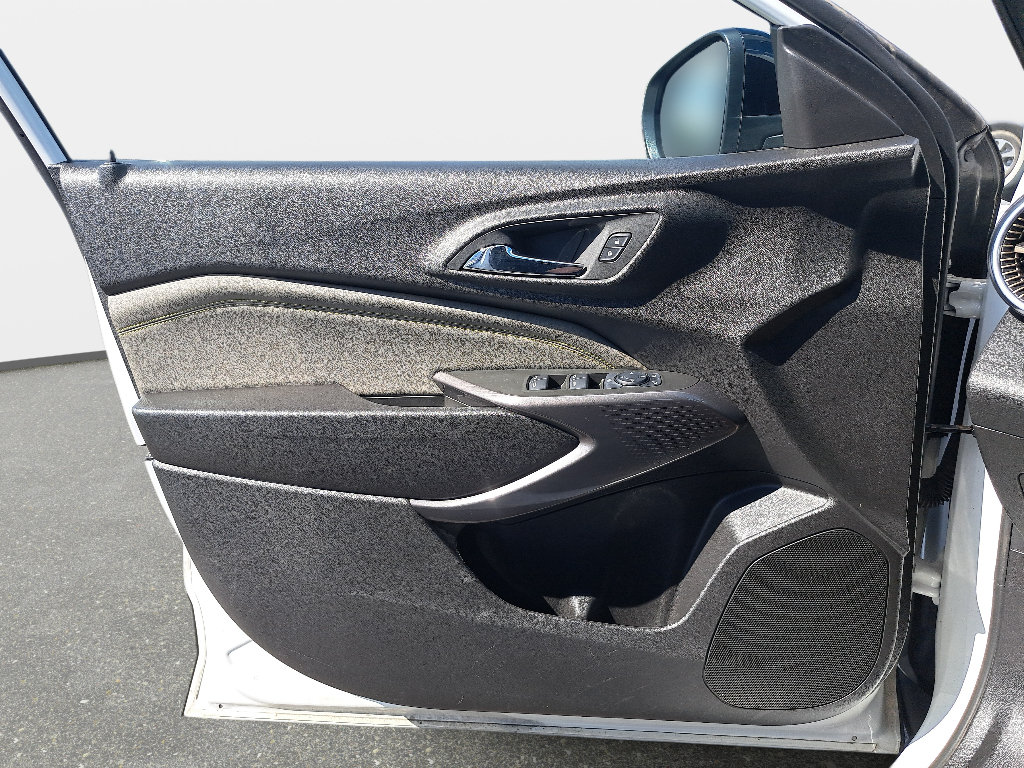 Used 2025 Chevrolet Trax ACTIV w/ Sunroof Package FWD image 26