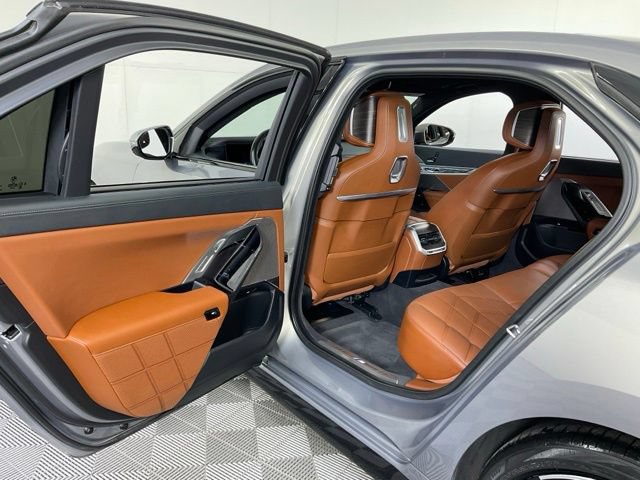 Certified 2023 BMW 760i xDrive AWD/4WD image 34