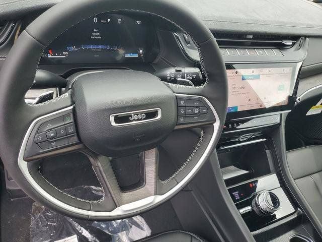 New 2026 Jeep Grand Cherokee L Limited w/ Limited Altitude Package AWD/4WD image 19