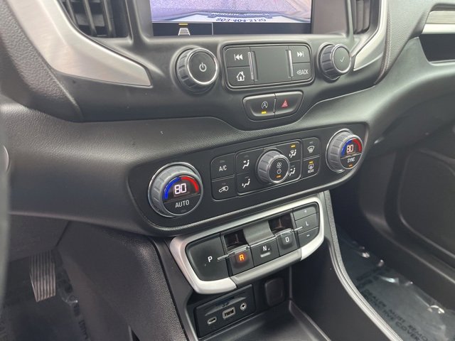 Used 2023 GMC Terrain SLT image 25