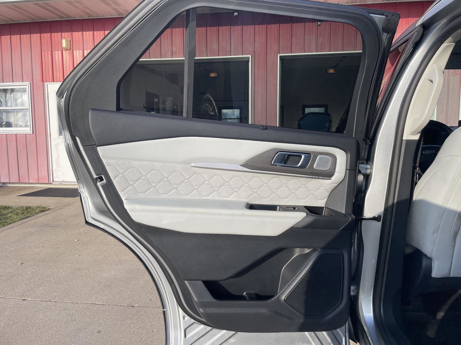 Used 2025 Ford Explorer Platinum w/ LUX Leather Package image 26