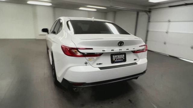 Used 2025 Toyota Camry SE image 7