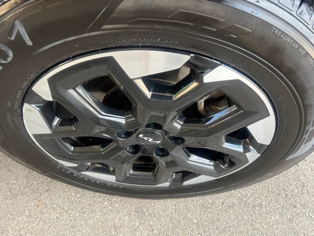 Certified 2024 Kia Sorento S w/ Panoramic Sunroof Package FWD image 40