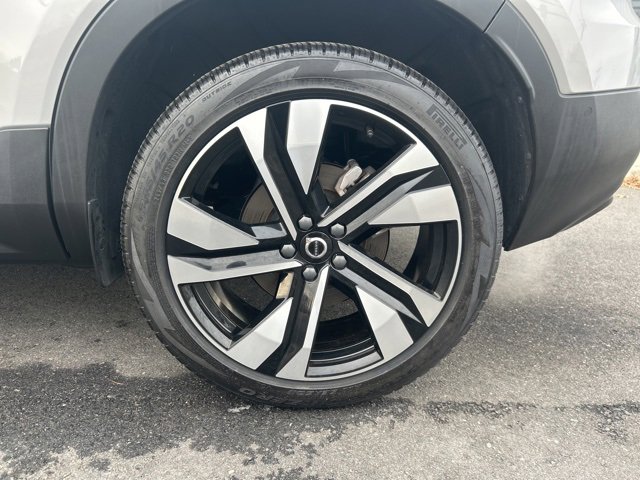 Certified 2025 Volvo XC40 B5 Plus image 9