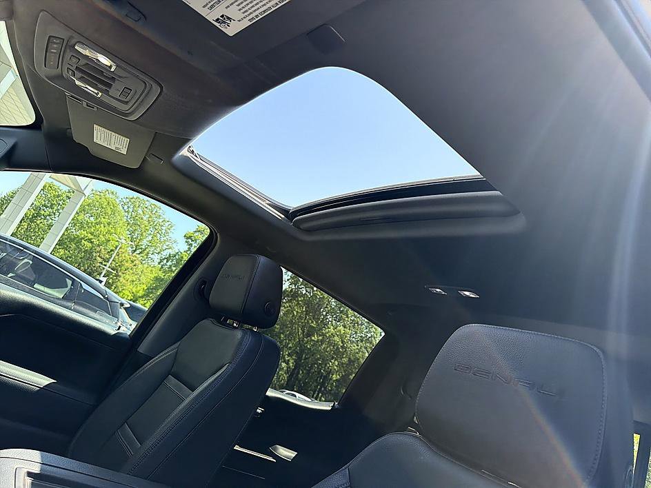 Used 2022 GMC Sierra 1500 Denali w/ Denali Reserve Package AWD/4WD image 11