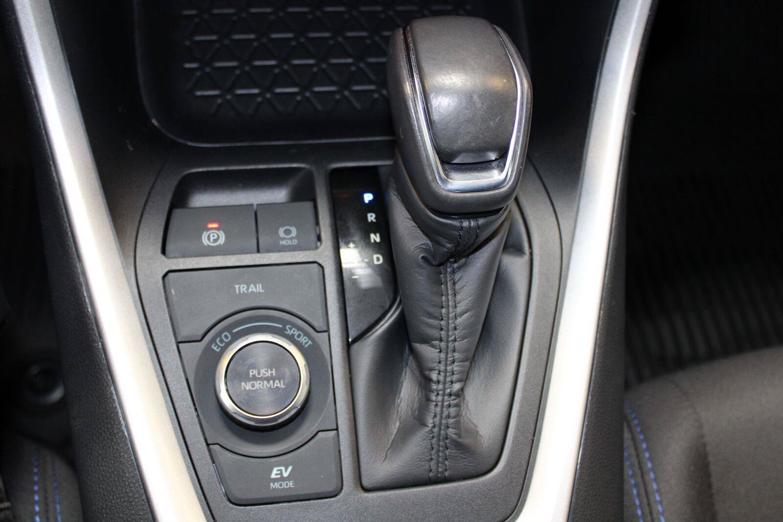 Used 2025 Toyota RAV4 SE AWD/4WD image 24