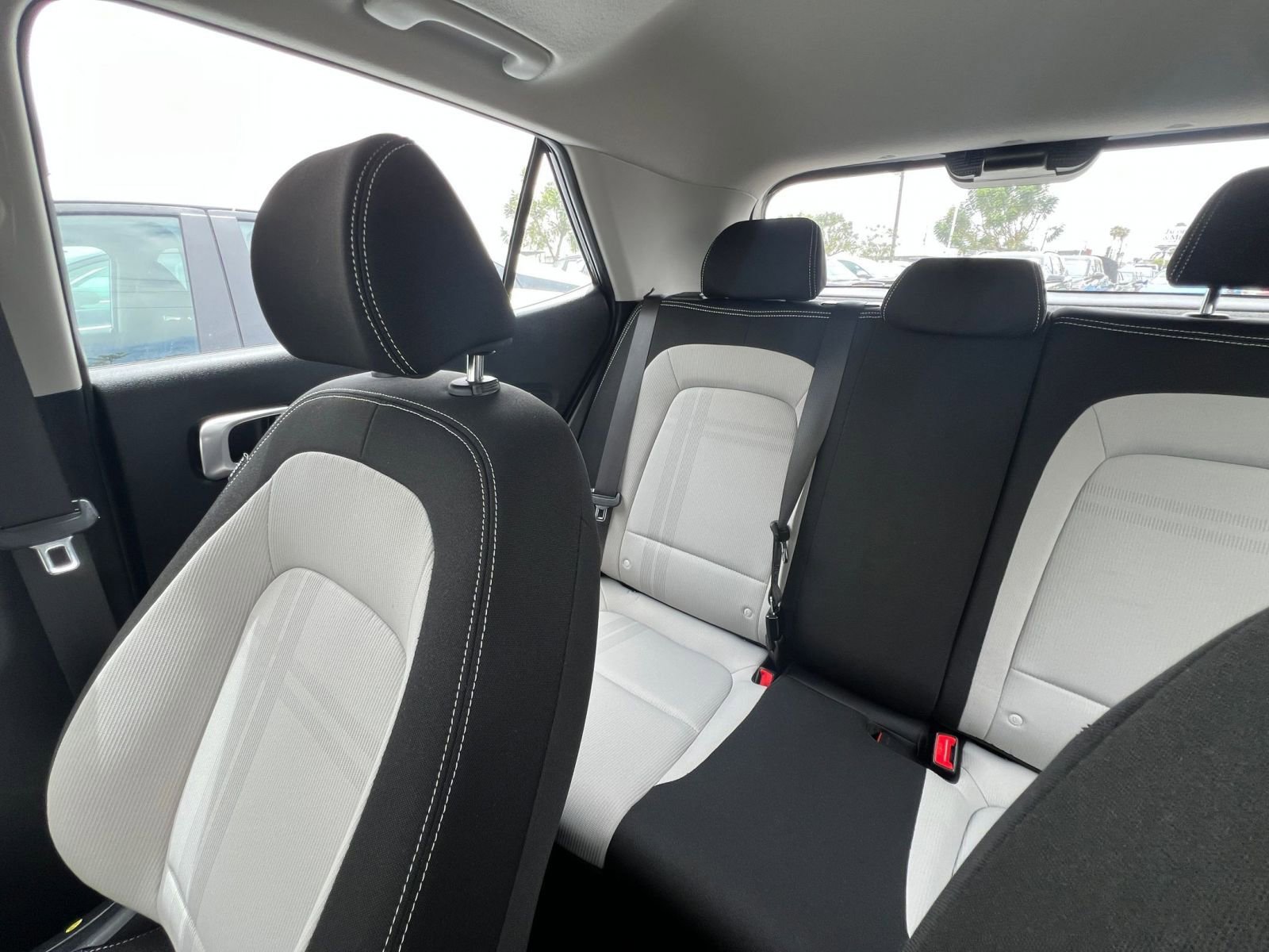 Used 2025 Hyundai Venue SEL FWD image 44