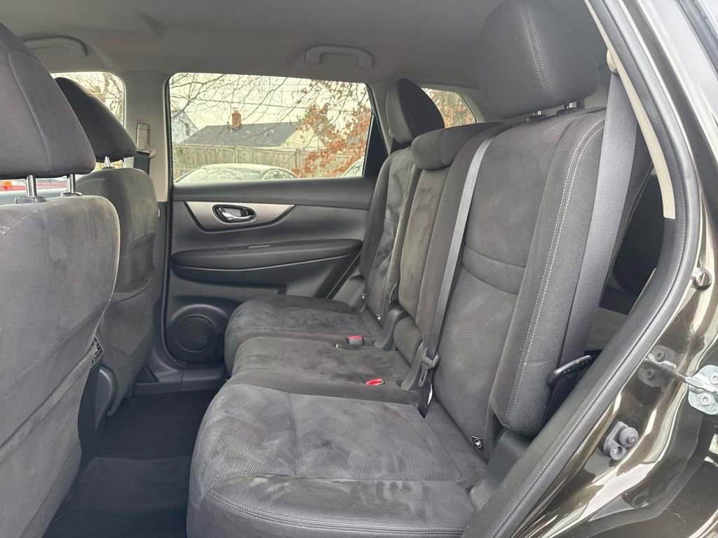 Used 2015 Nissan Rogue SV image 16