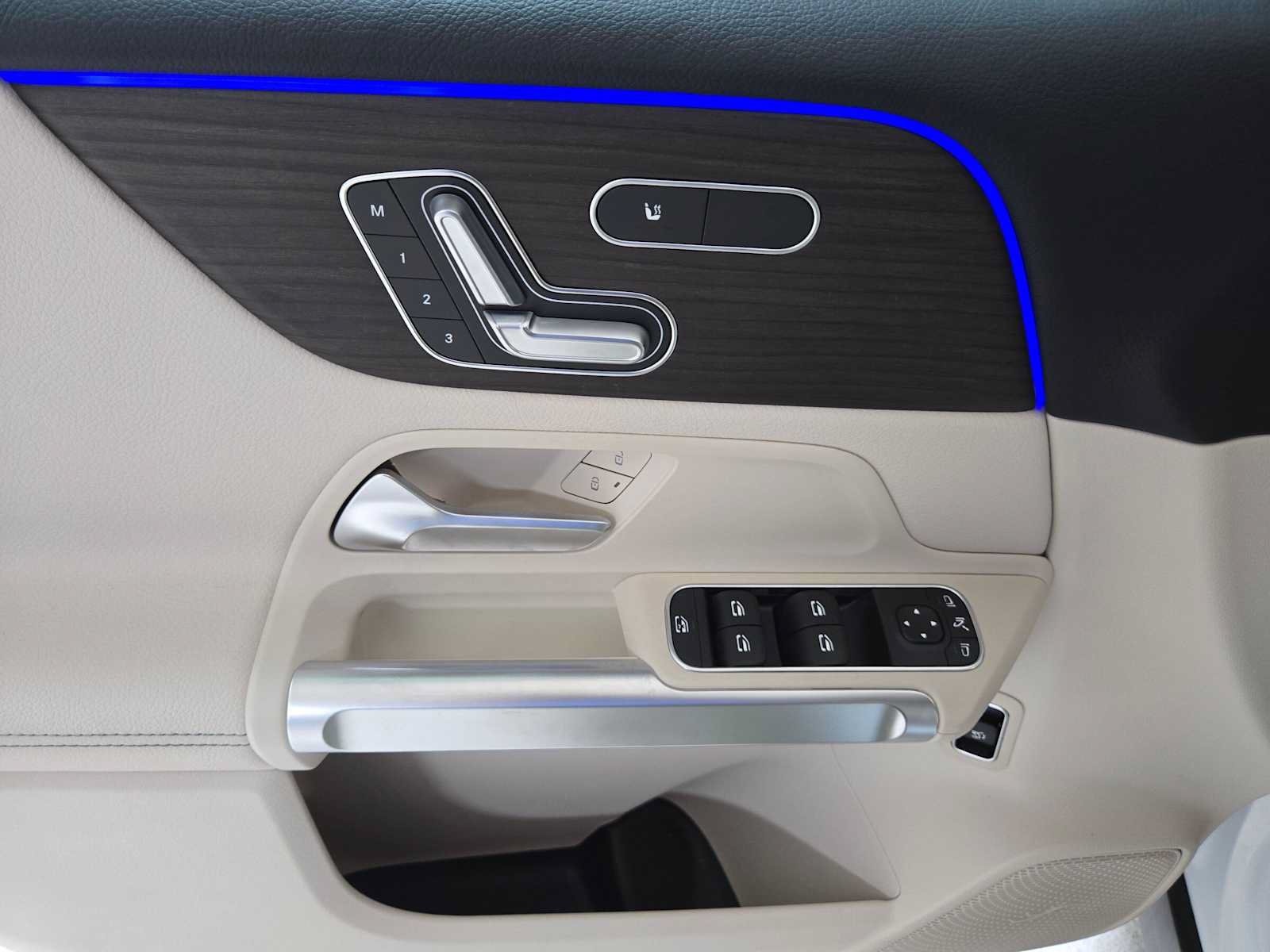 New 2026 Mercedes-Benz GLB 250 4MATIC image 23