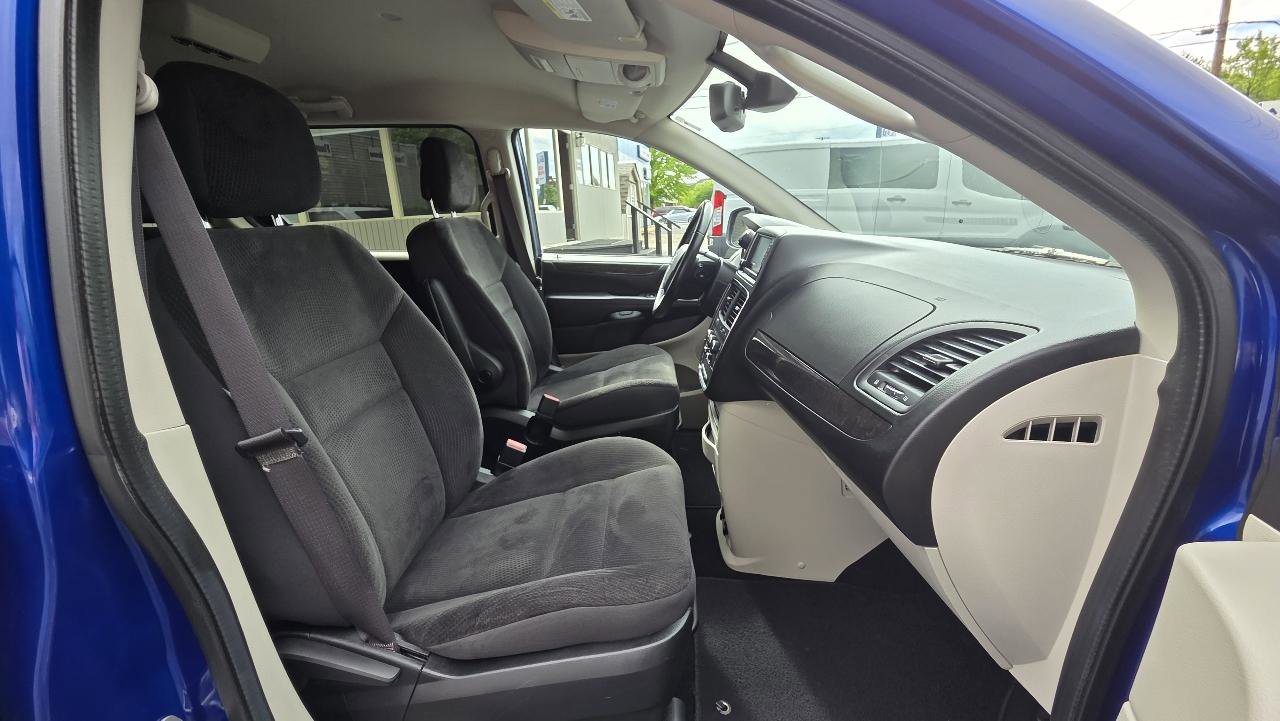 Used 2019 Dodge Grand Caravan SE w/ UConnect Hands-Free Group FWD image 14