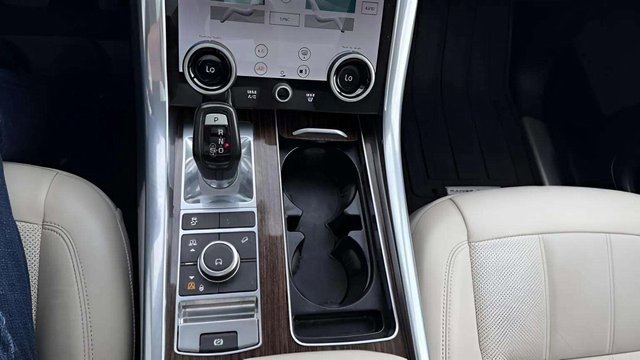 Used 2020 Land Rover Range Rover Sport HSE image 26