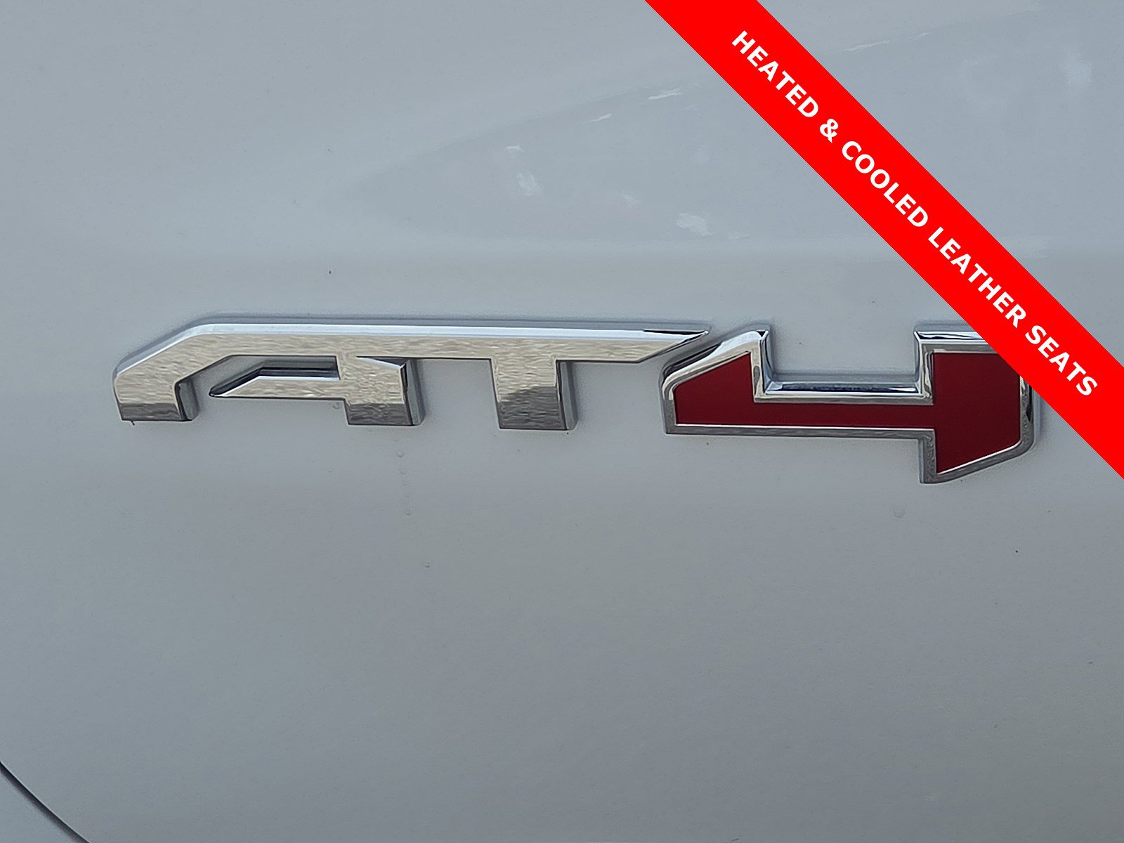 Used 2025 GMC Sierra 1500 AT4 image 8