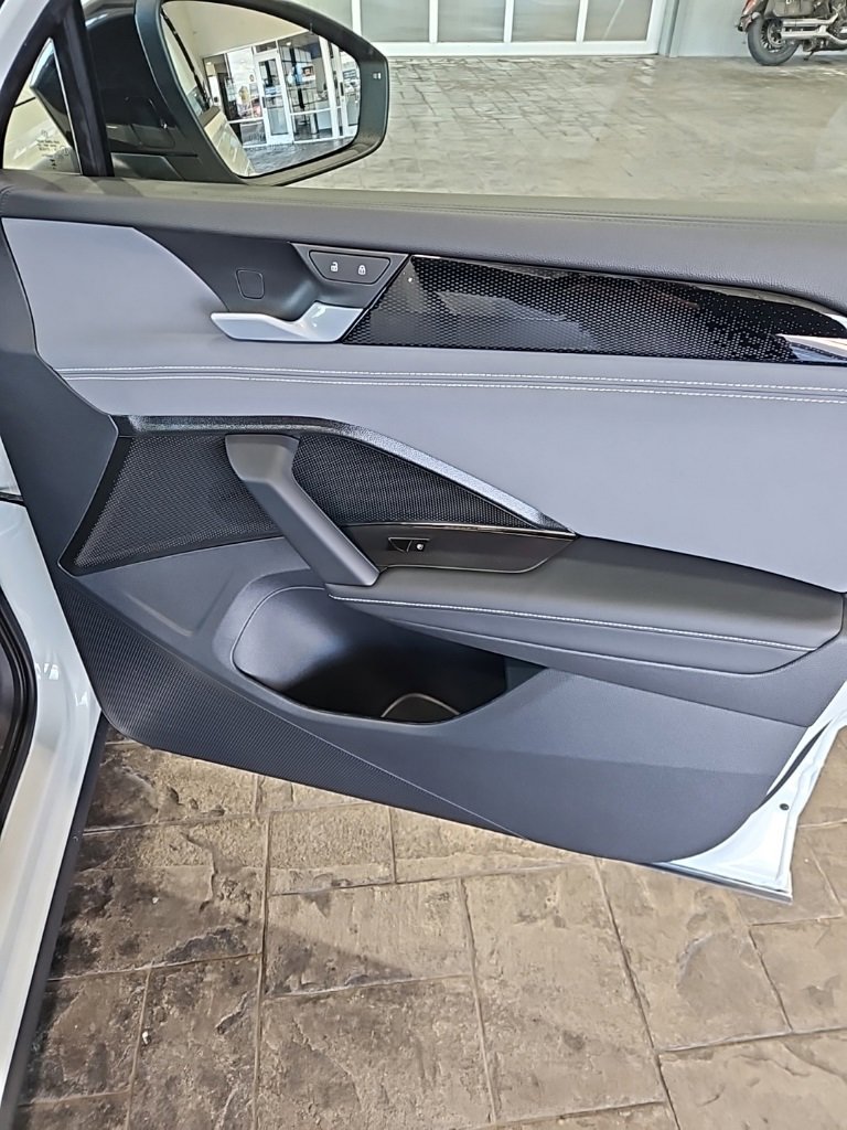 New 2026 Volkswagen Tiguan SE R-Line image 11