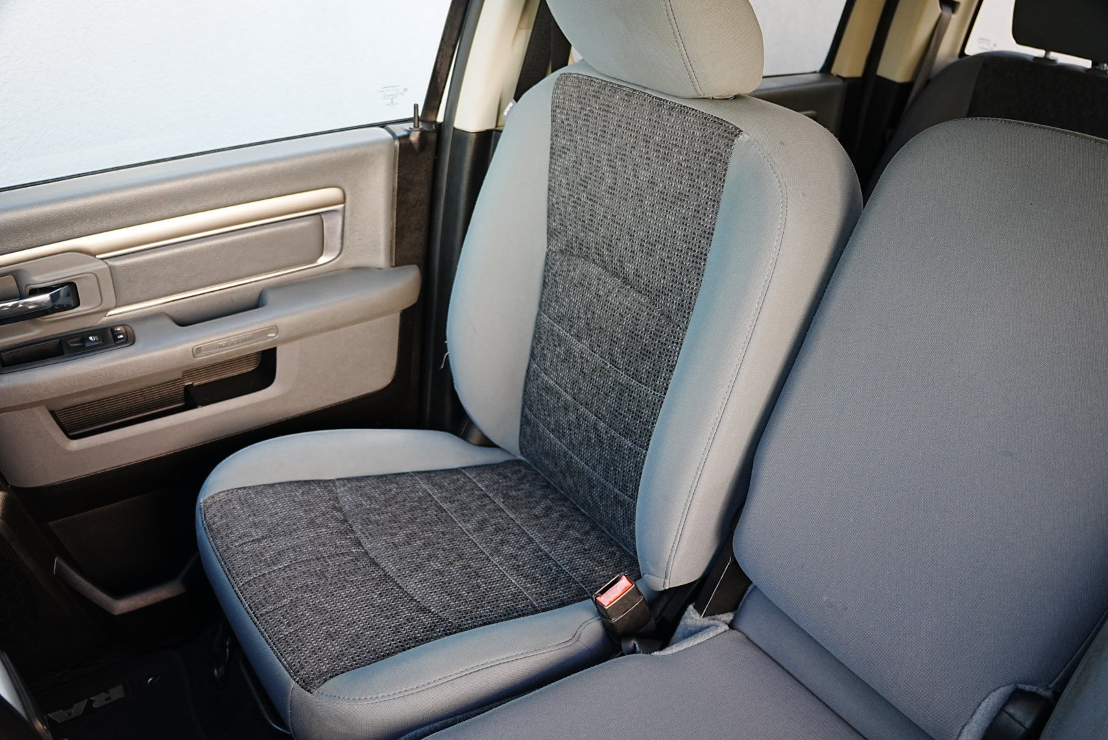 Used 2019 RAM 1500 Classic SLT w/ Luxury Group image 11