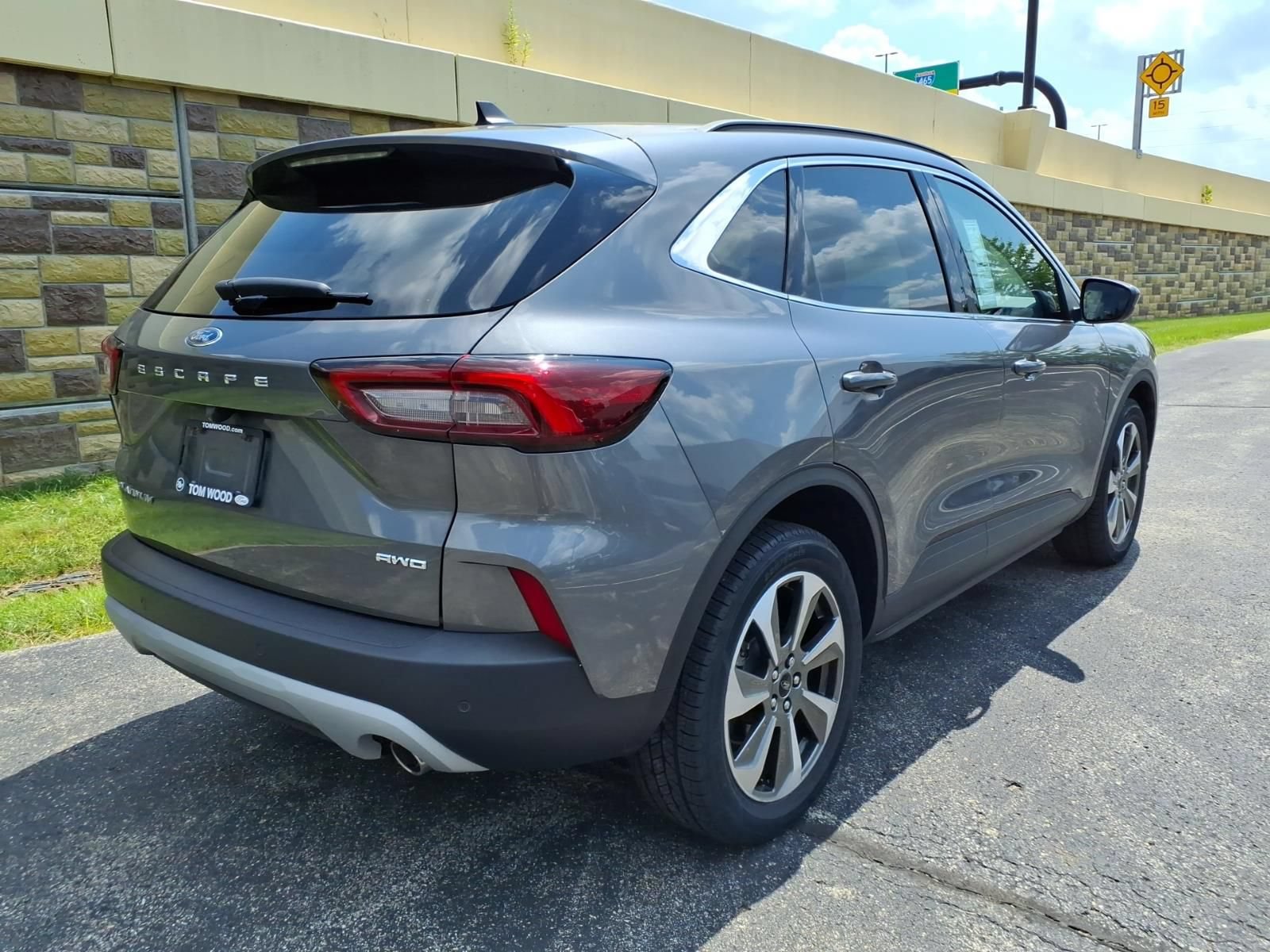 Used 2023 Ford Escape Platinum AWD/4WD image 10