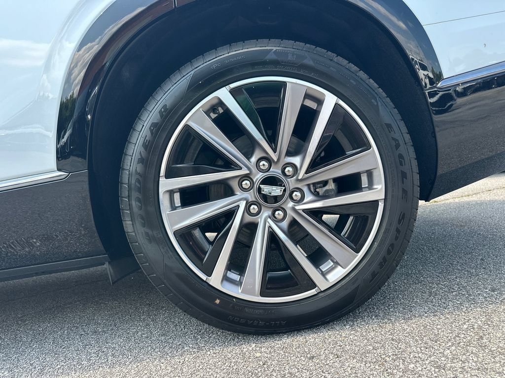 New 2027 Cadillac Vistiq Sport w/ LPO, Floor Liner Package AWD/4WD image 19