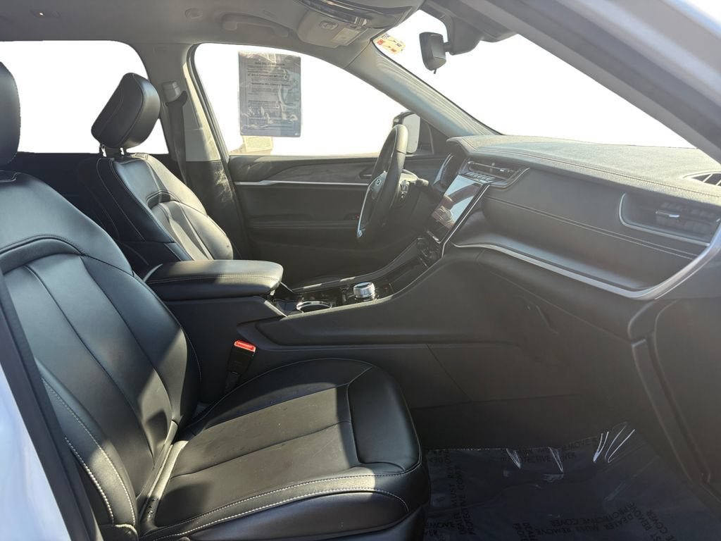 Used 2023 Jeep Grand Cherokee L Limited RWD image 17