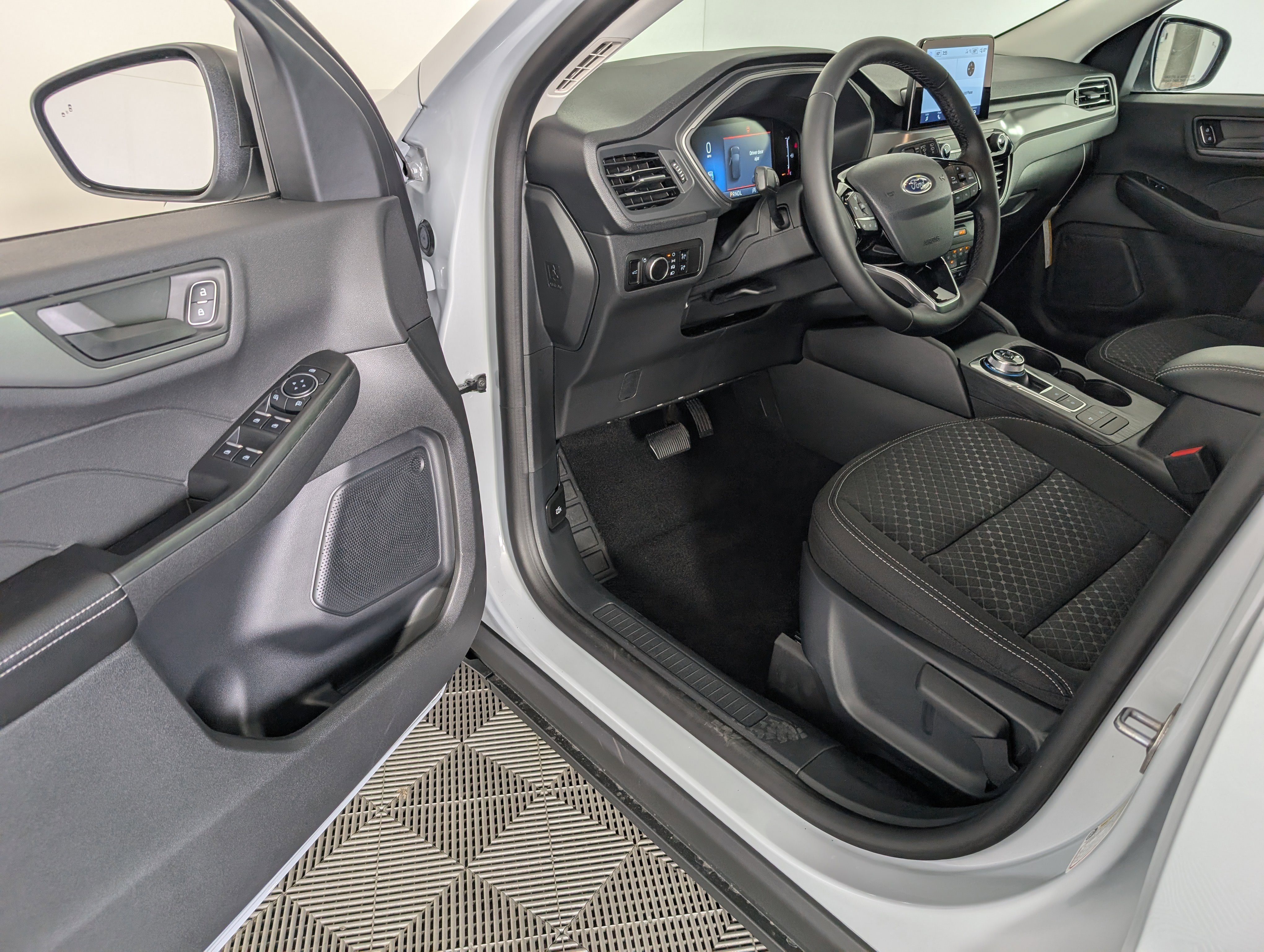 New 2025 Ford Escape Active w/ Cold Weather Package image 9