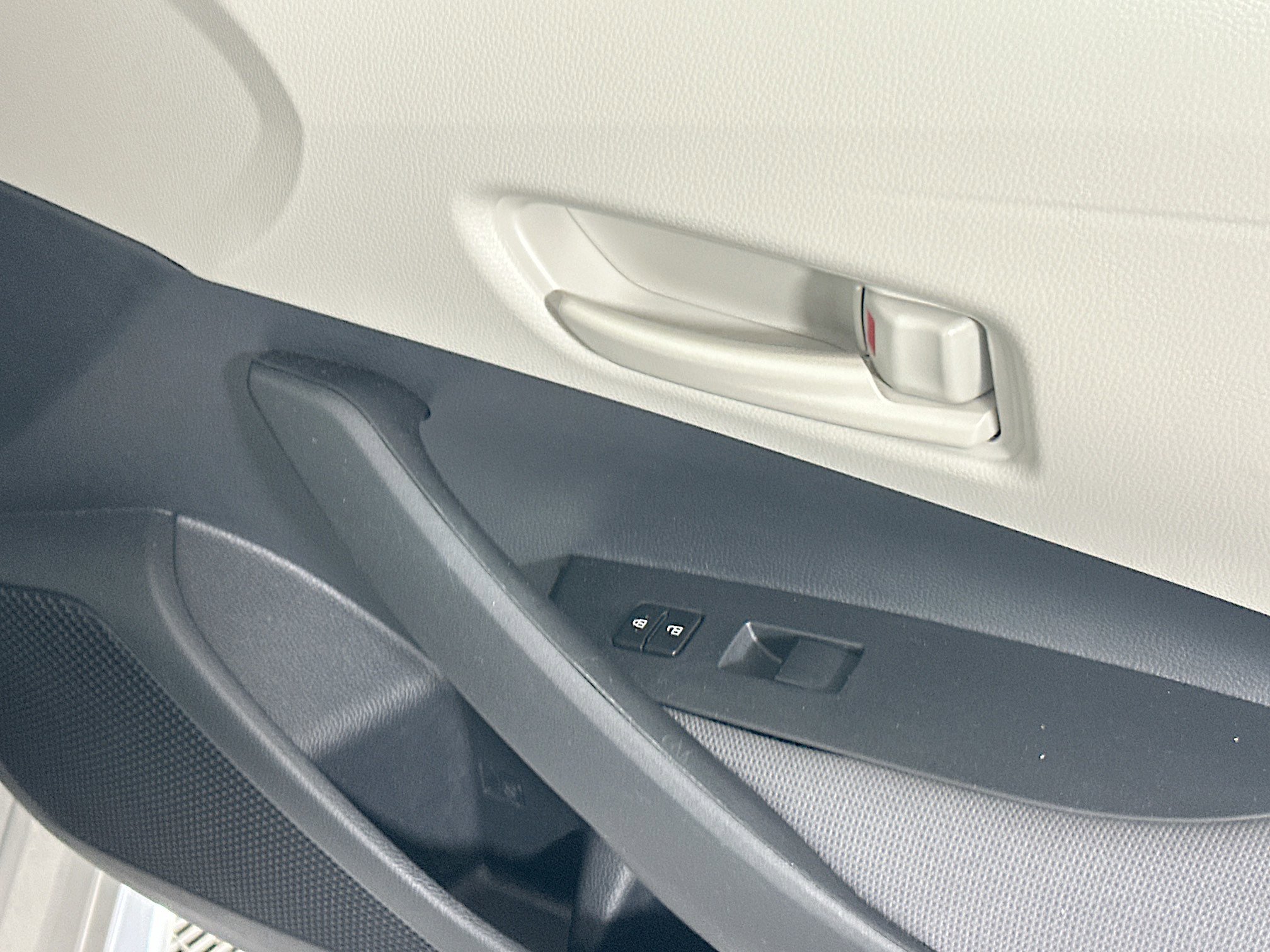 Used 2025 Toyota Corolla LE FWD image 28