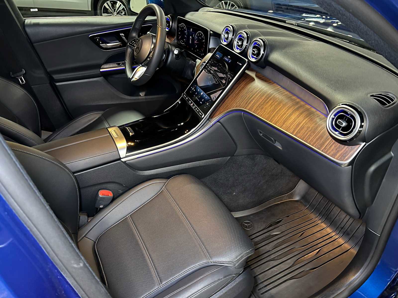 Certified 2025 Mercedes-Benz GLC 300 4MATIC image 12