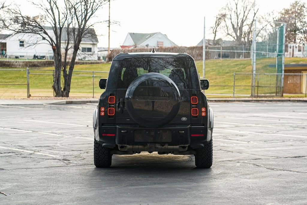 Used 2023 Land Rover Defender 130 X-Dynamic SE image 6