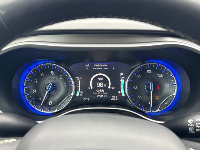 Used 2023 Chrysler Pacifica Touring-L FWD image 37