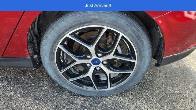 Used 2017 Ford Focus SEL w/ Cold Weather Package FWD image 11