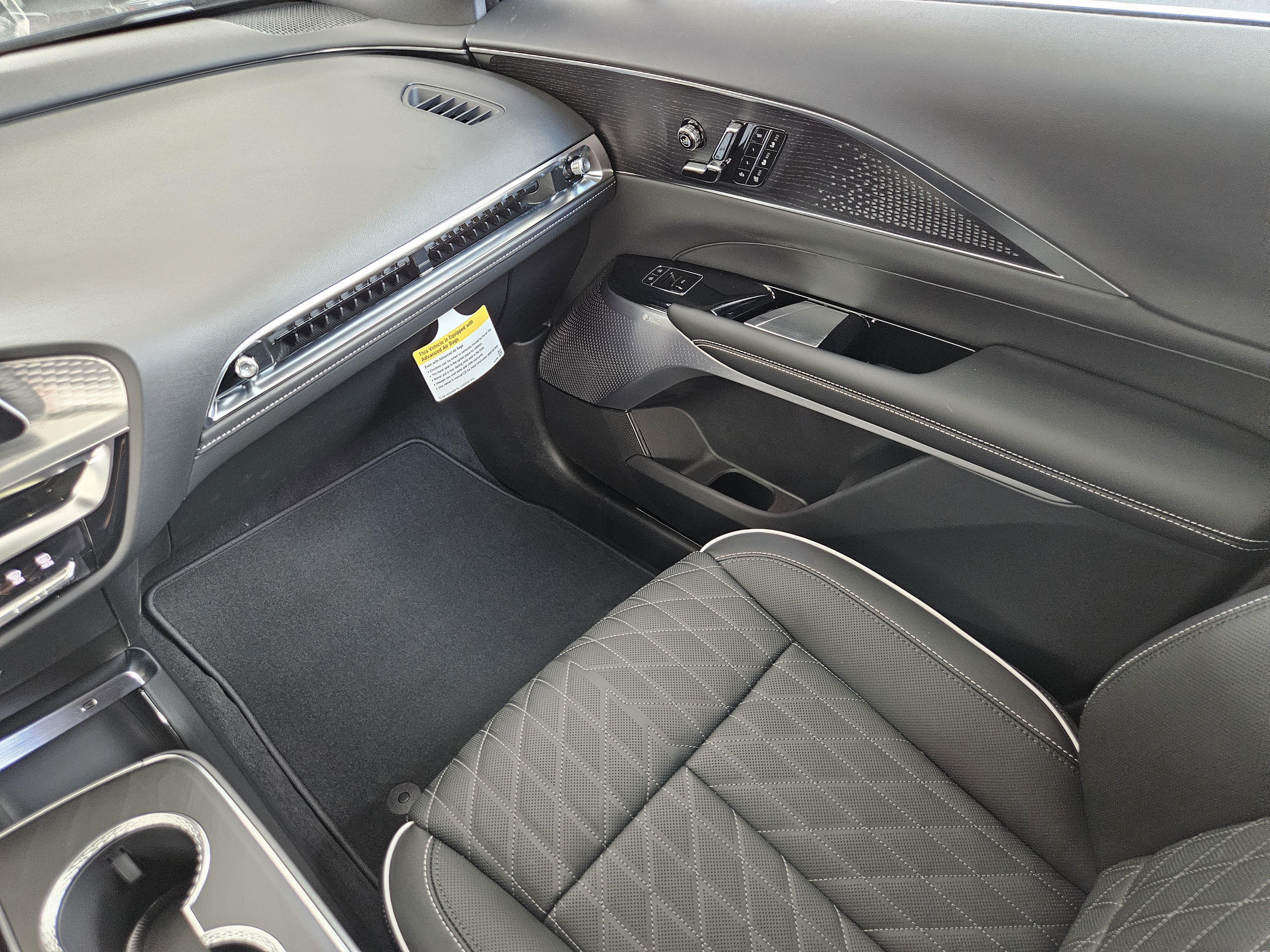 New 2026 Cadillac Lyriq V w/ Exterior Carbon Fiber Package AWD/4WD image 18