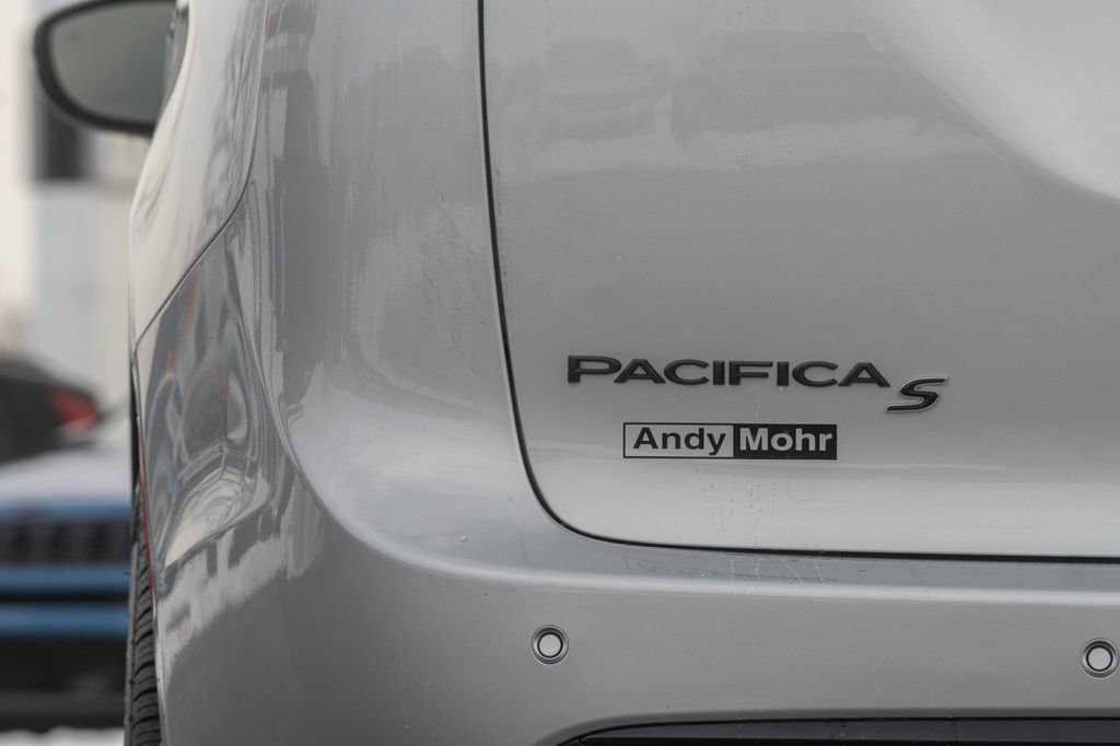 New 2026 Chrysler Pacifica Limited w/ S Appearance Package image 11