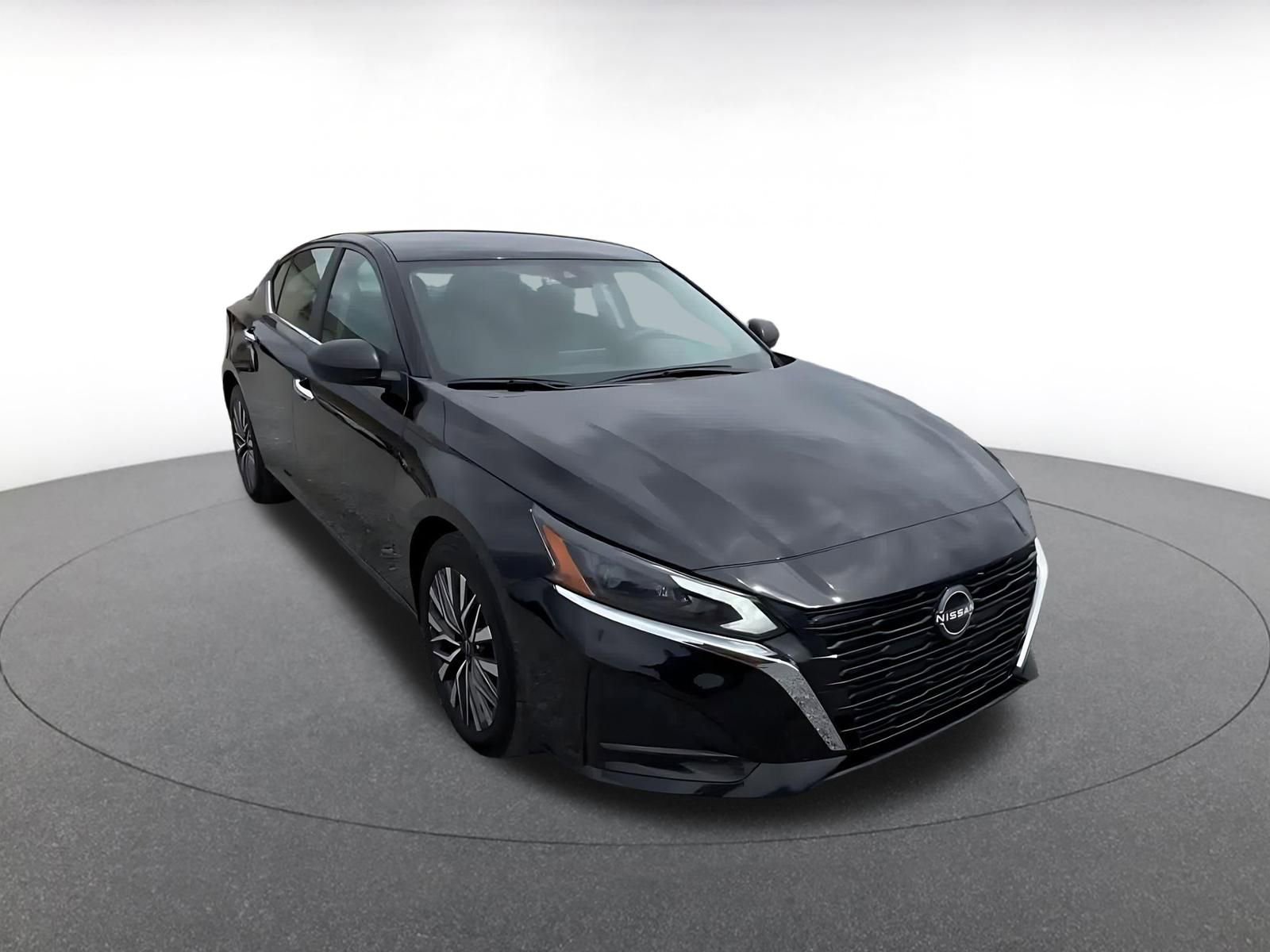 Used 2025 Nissan Altima 2.5 SV FWD image 3