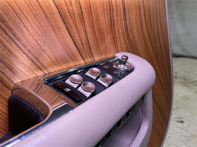 Used 2014 Rolls-Royce Wraith image 40