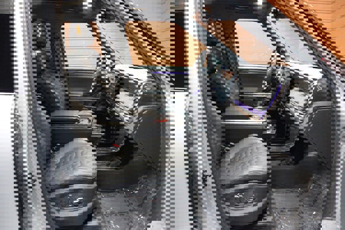 Used 2023 Rivian R1T Adventure image 17