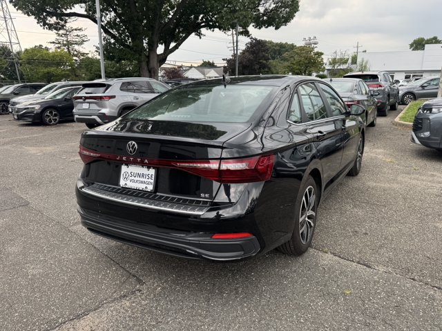 Used 2026 Volkswagen Jetta SE FWD image 5