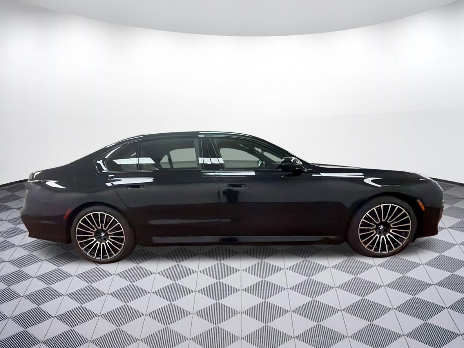 Used 2026 BMW i7 eDrive50 w/ Executive Package image 7