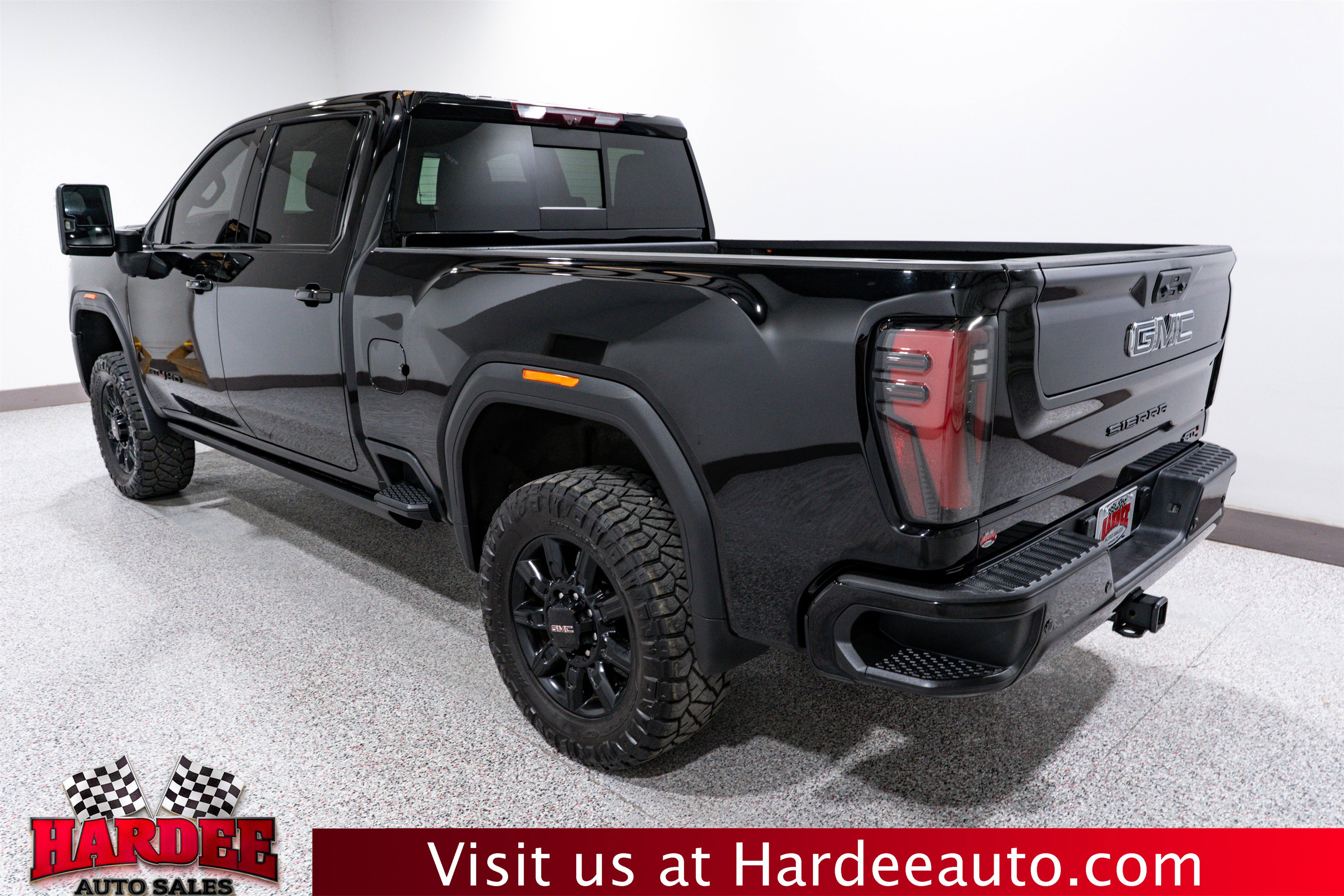Used 2024 GMC Sierra 2500 AT4 w/ AT4 Premium Plus Package image 3