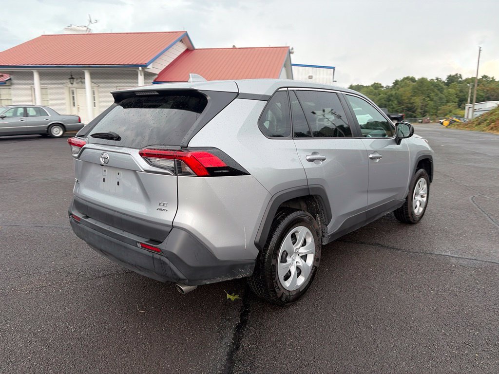 Used 2025 Toyota RAV4 LE AWD/4WD image 10