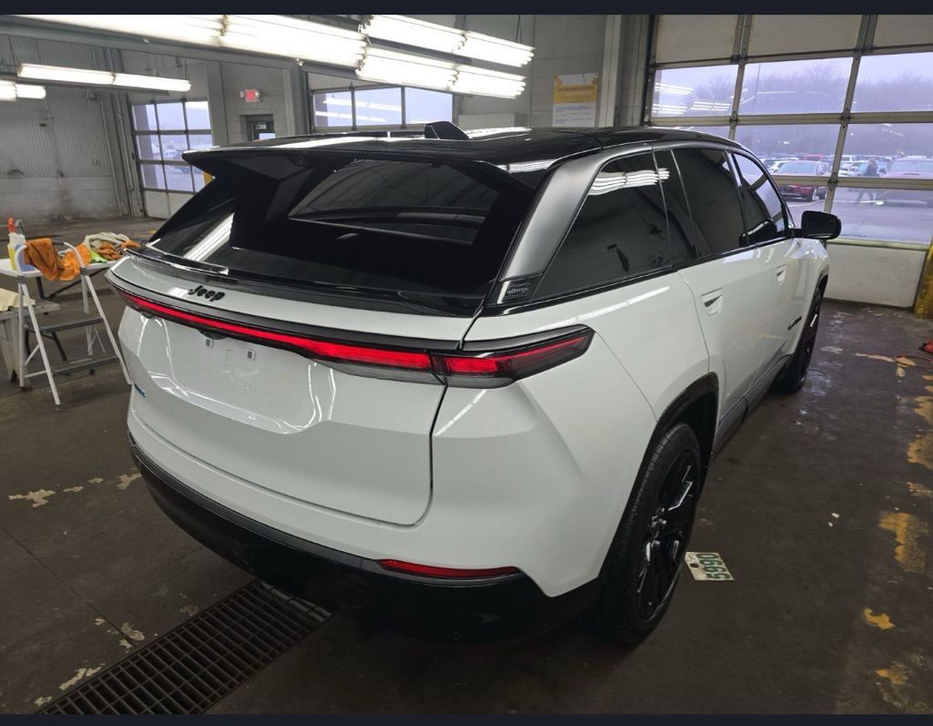 Used 2024 Jeep Wagoneer Launch Edition image 3