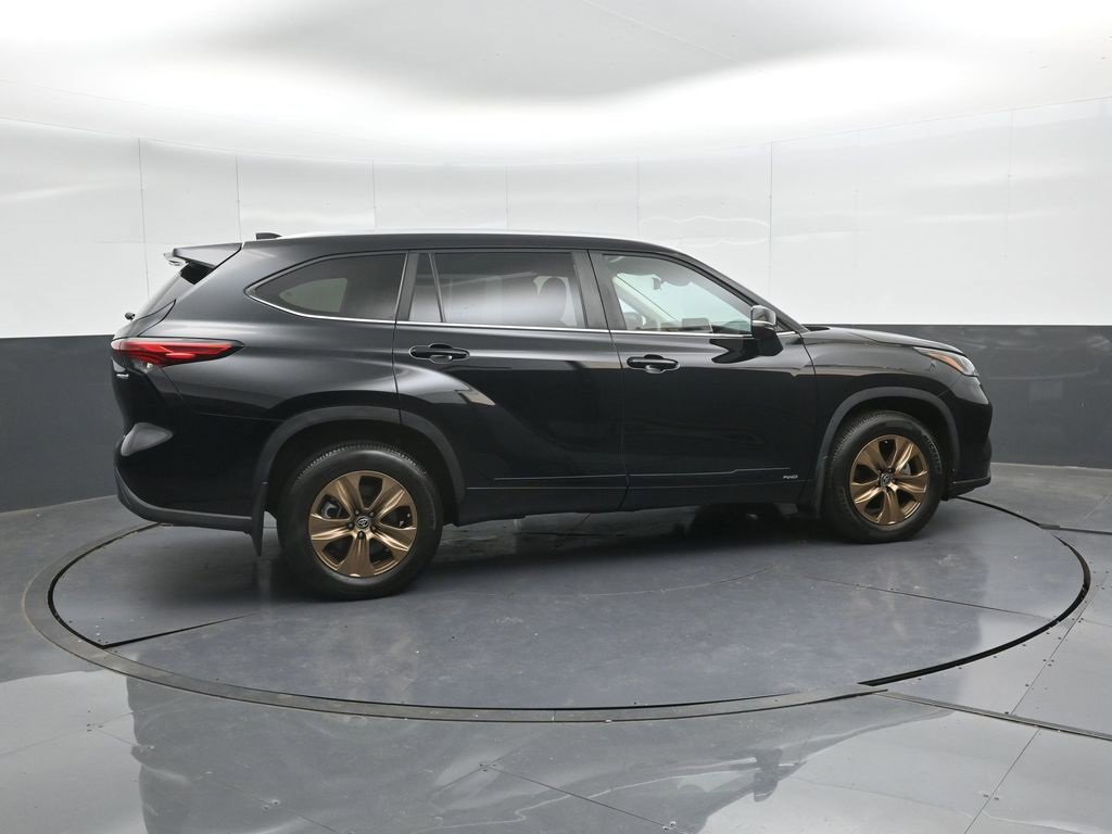 Used 2023 Toyota Highlander Bronze Edition image 3