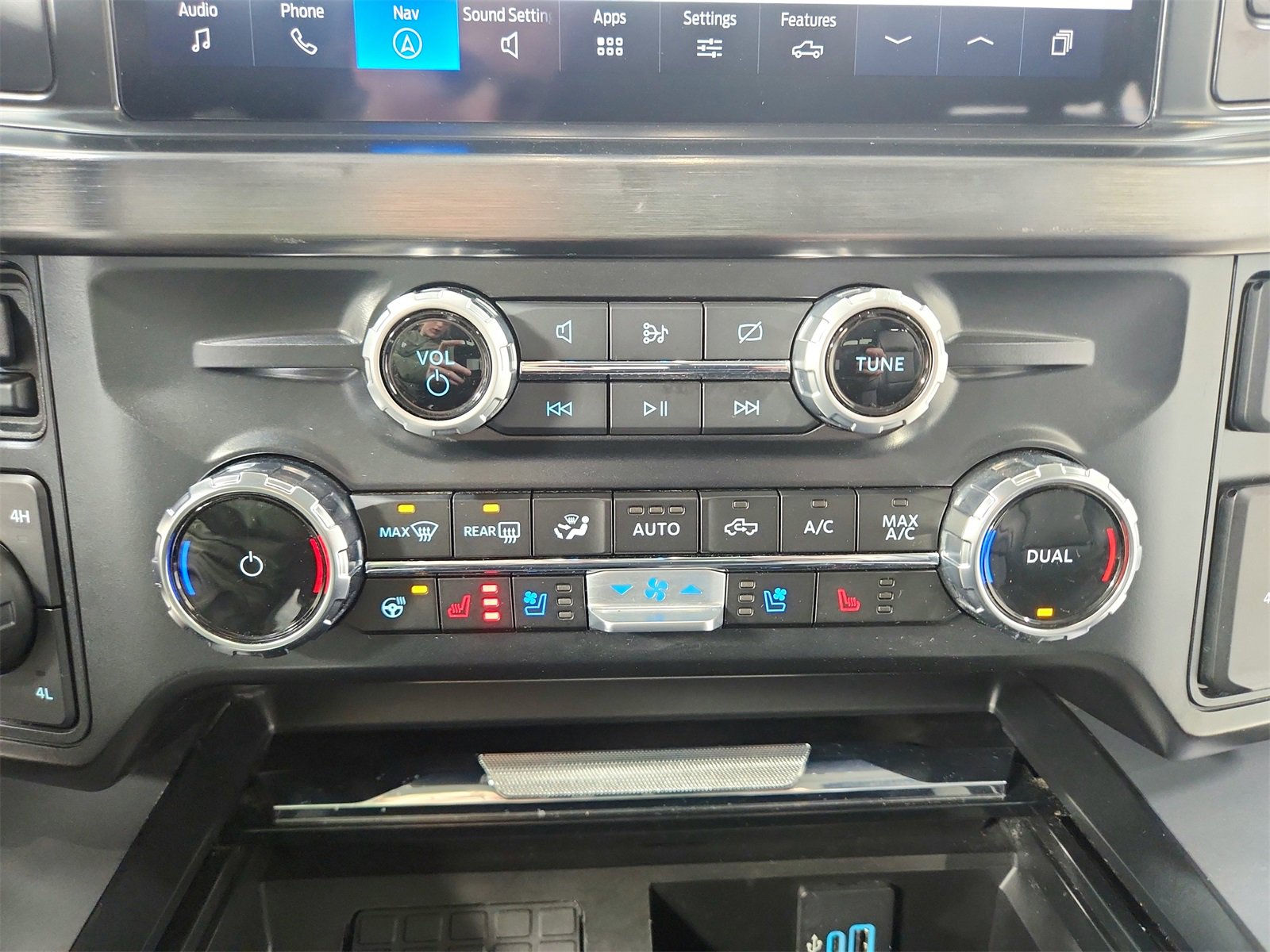 Used 2024 Ford F250 Lariat w/ Sport Appearance Package image 31