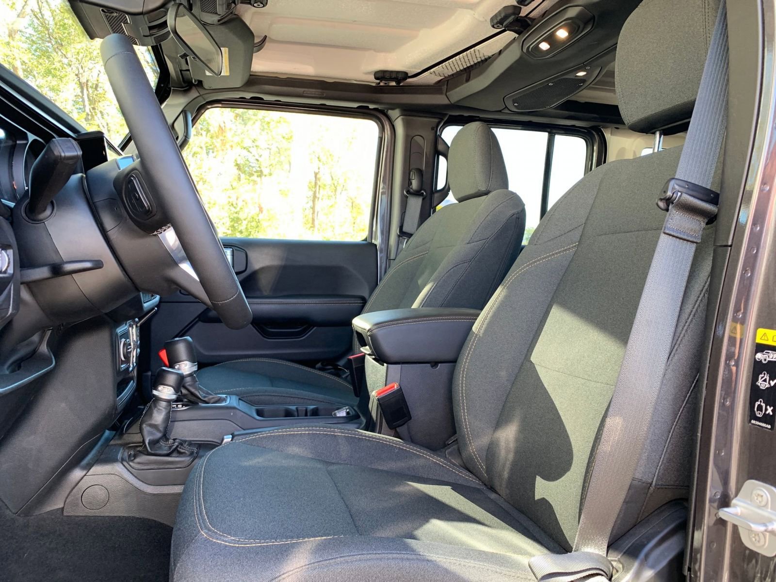 Used 2025 Jeep Wrangler Sahara image 25