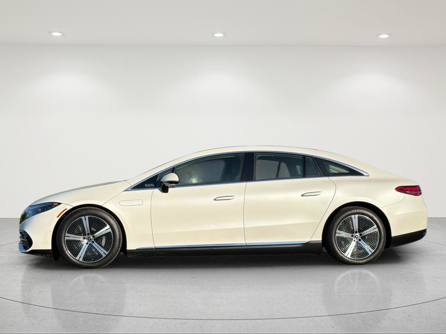 Used 2022 Mercedes-Benz EQS 450+ Sedan image 2
