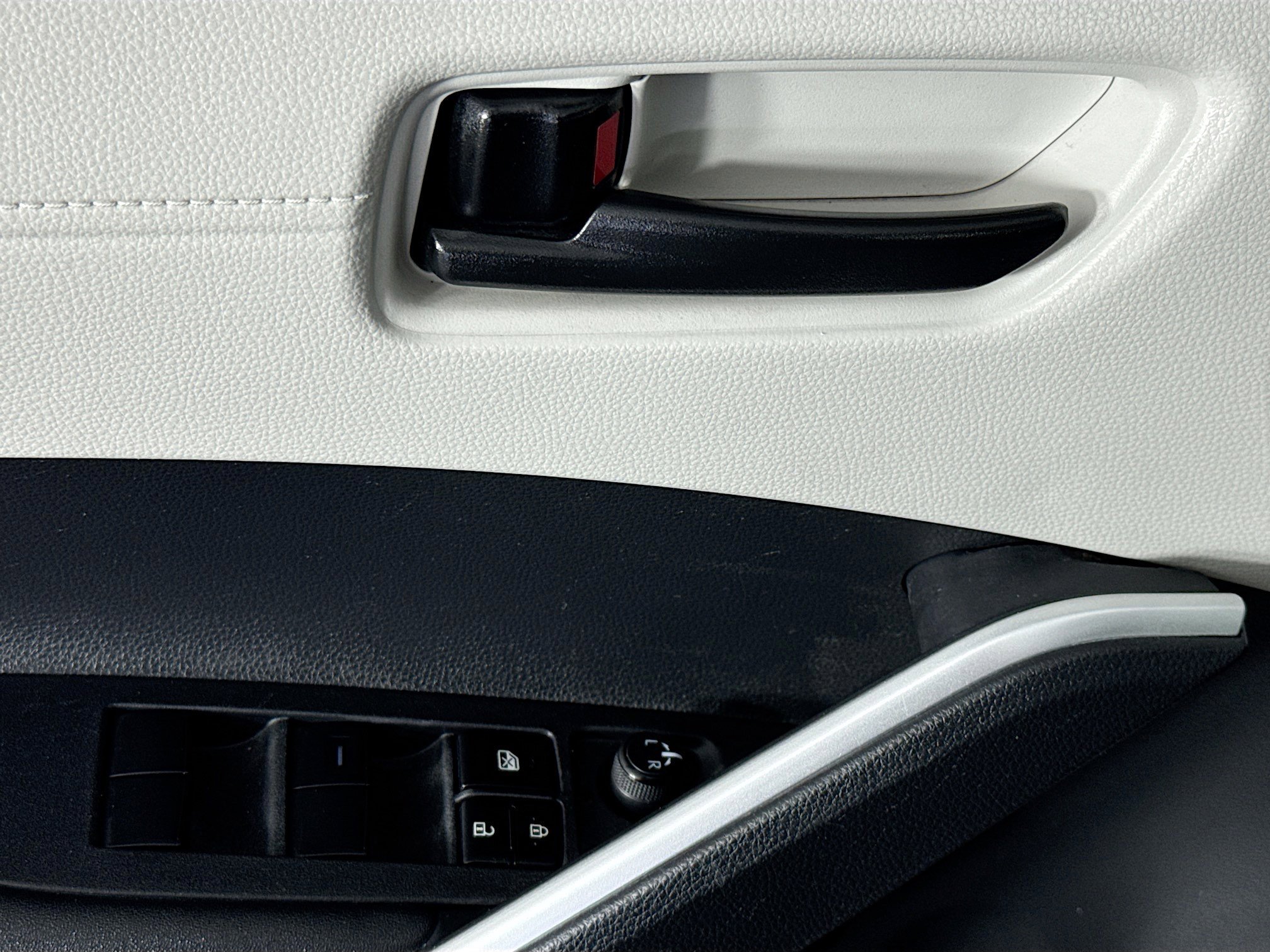 Used 2023 Toyota Corolla Cross L image 22