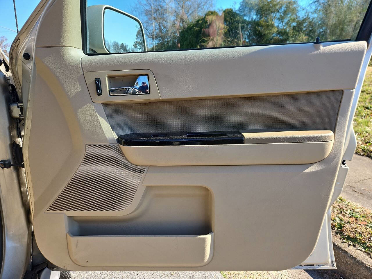 Used 2010 Ford Escape Limited image 20