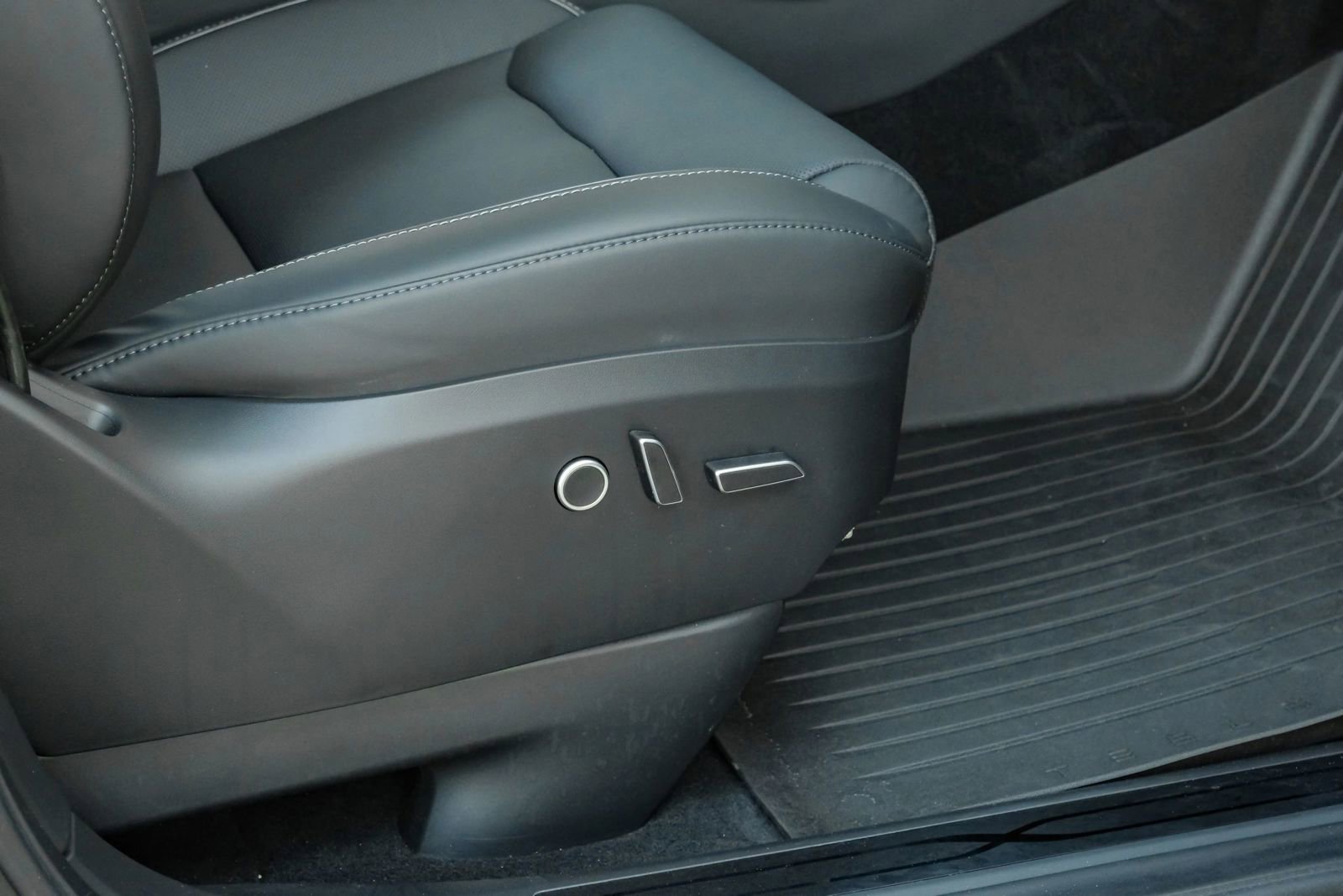 Used 2023 Tesla Model X Plaid image 57