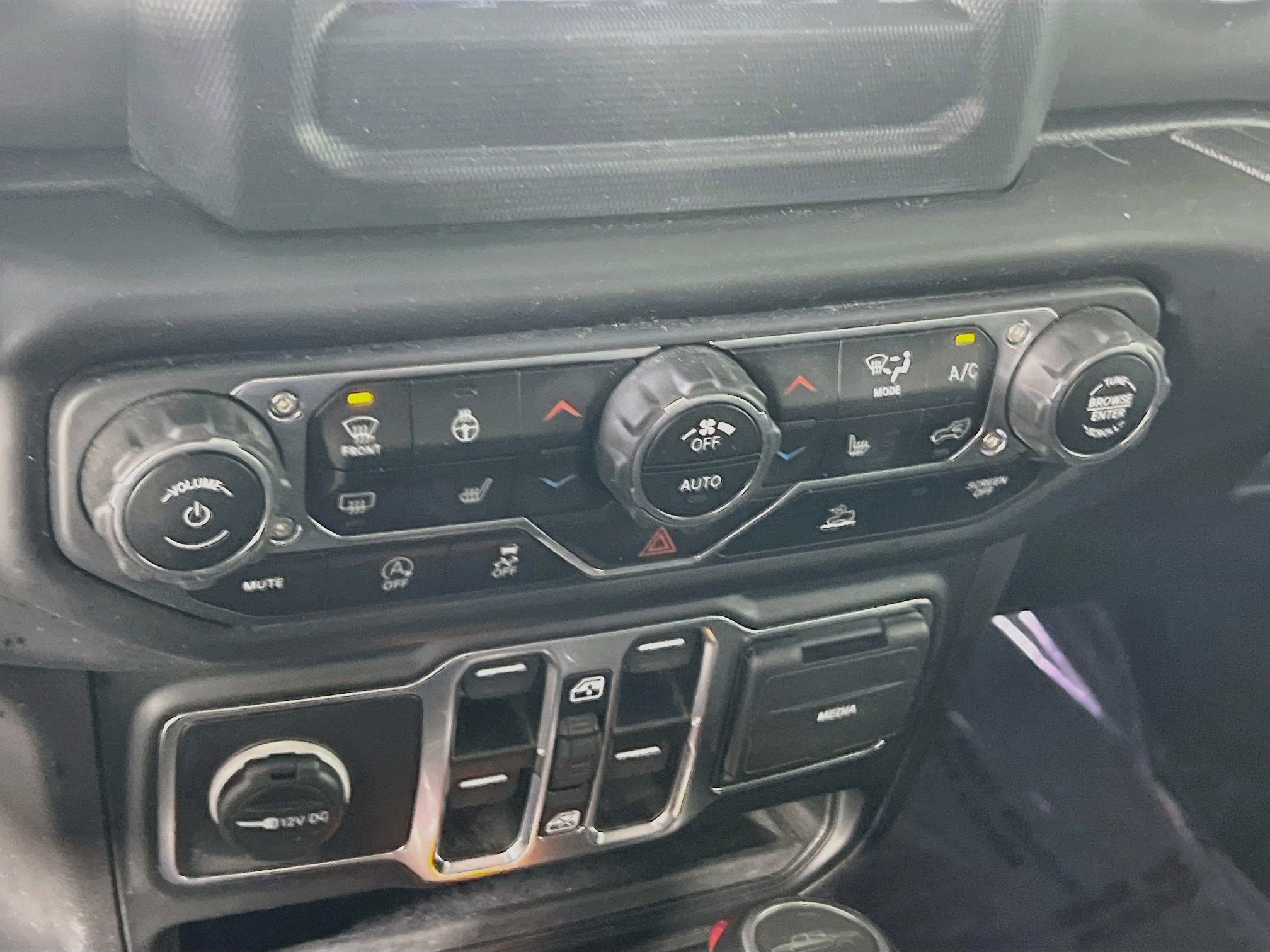Used 2023 Jeep Gladiator Willys AWD/4WD image 15